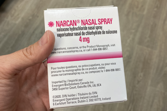 Saviez-vous que la naloxone est un antidote essentiel pour la sécurité des personnes sous traitement opioïde médicamenteux ? Découvrez pourquoi la naloxone est cruciale pour prévenir les surdoses, même dans un contexte médical.